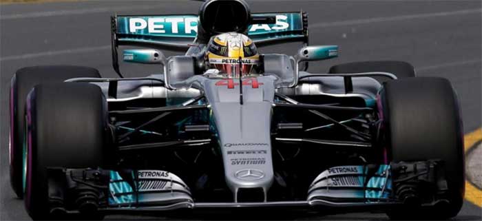 Hamilton ainda na frente em Melbourne